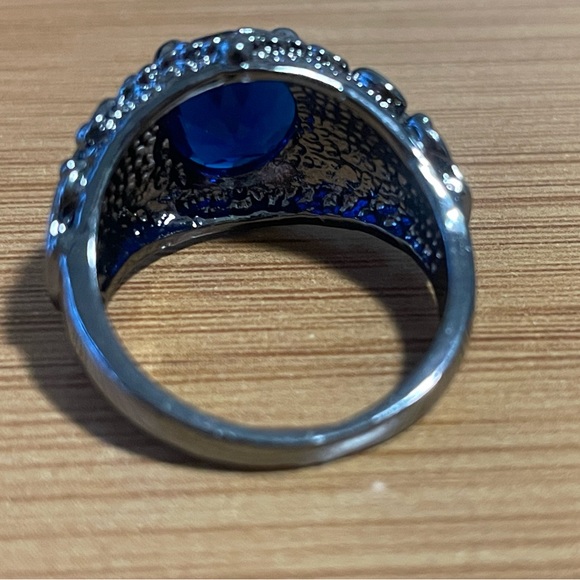 Smooth Alloy / sapphire-like stone size 9.5 Ring | truly gorgeous - Picture 9 of 12
